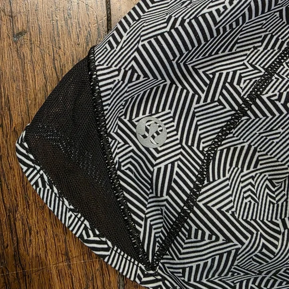 Lululemon Hotty Hot Shorts, Size 8, Black And White - Picture 4 of 5